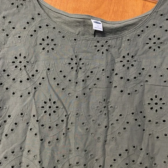 NWT Old Navy Green Eyelit Top Large - Picture 2 of 6